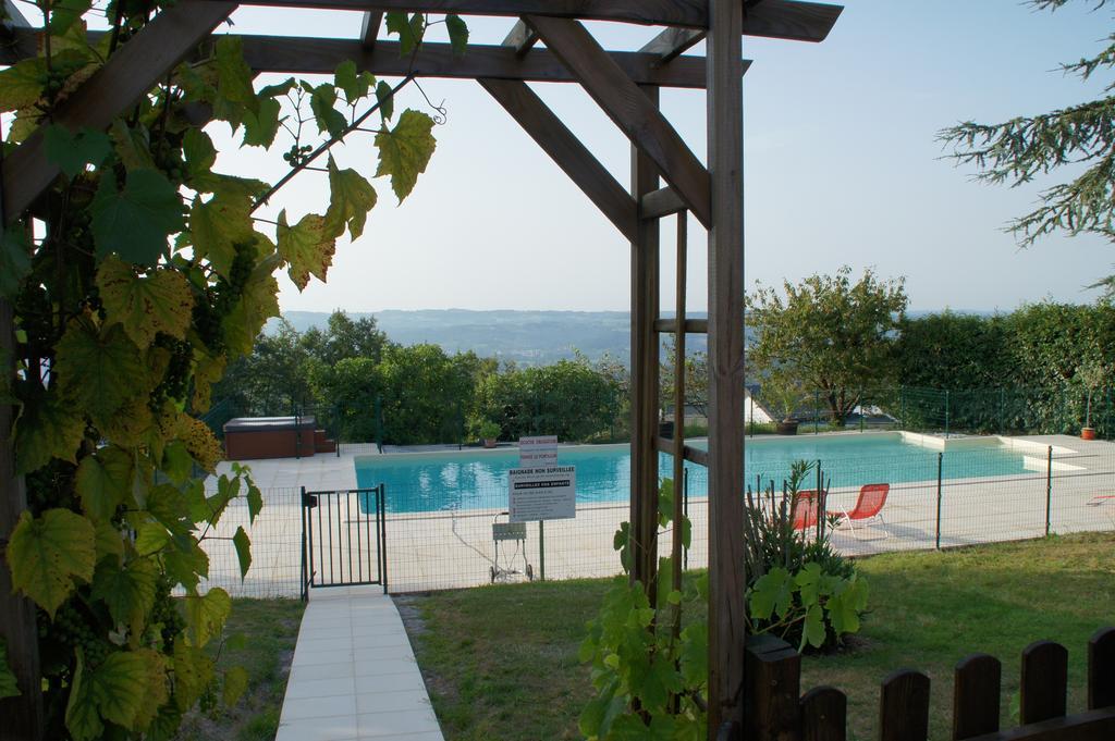 Logis Hotel-Restaurant Les Collines 59 Route Des Cretes Cublac Exterior foto
