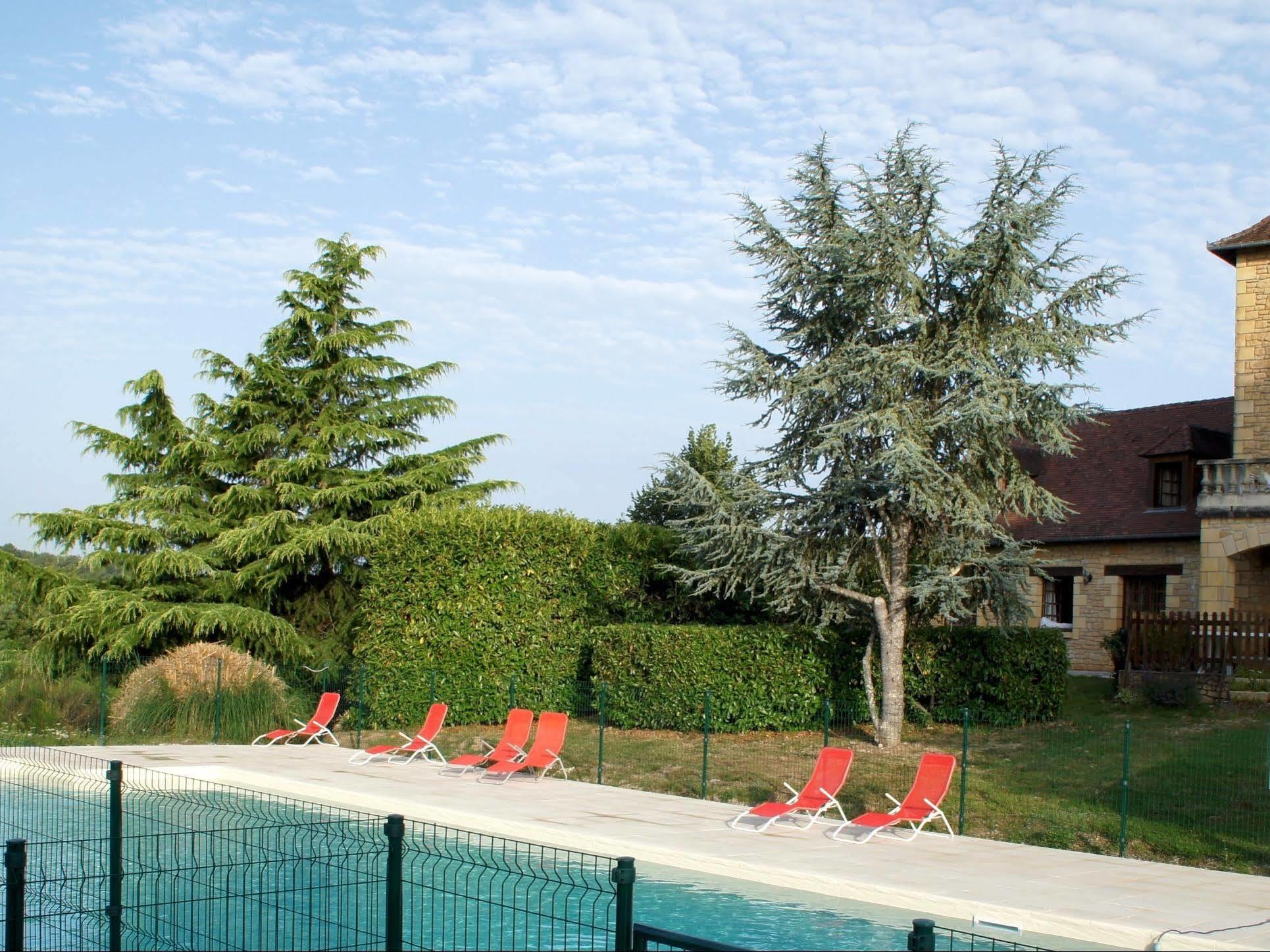 Logis Hotel-Restaurant Les Collines 59 Route Des Cretes Cublac Exterior foto
